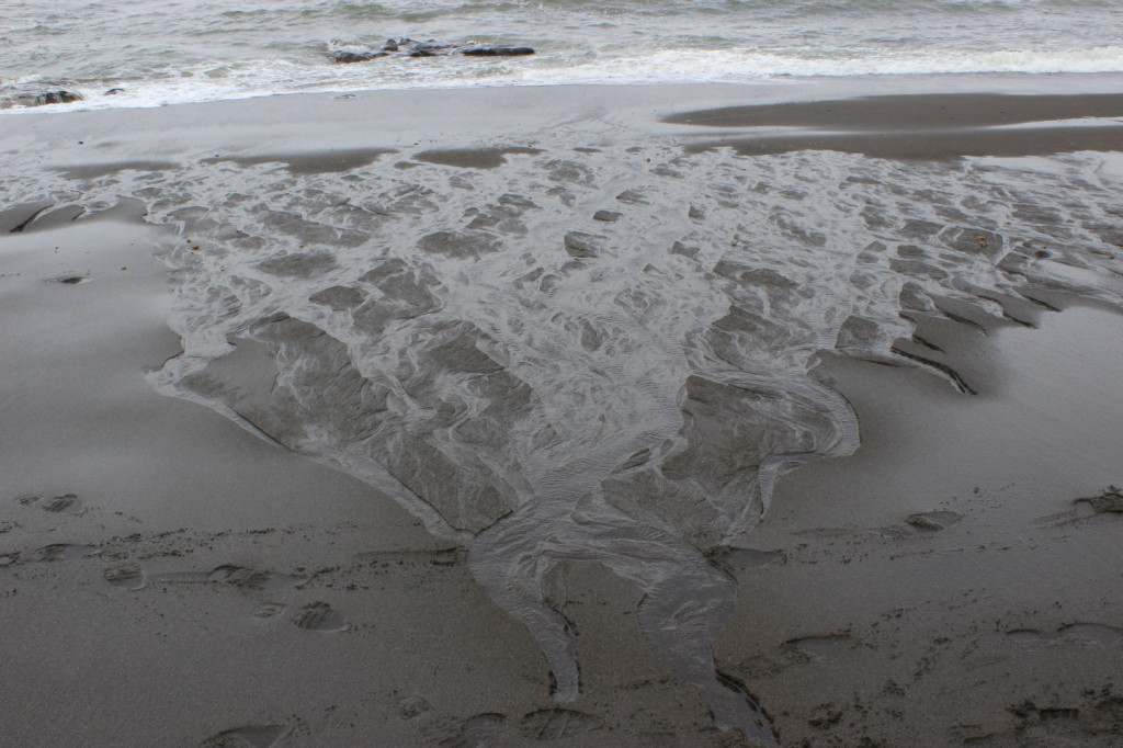 Water pattern at Rialto Beach